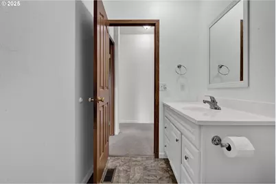 346 E 10th Pl, Junction City, OR 97448 - Photo 33