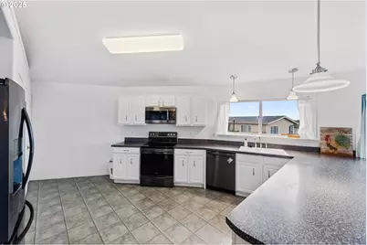 1101 Blanco Ave, Coos Bay, OR 97420 - Photo 15