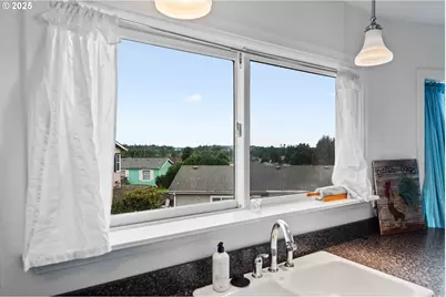 1101 Blanco Ave, Coos Bay, OR 97420 - Photo 17