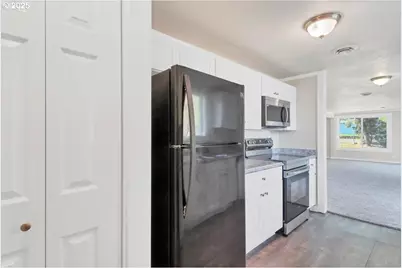 204 S 3rd St, Carlton, OR 97111 - Photo 15