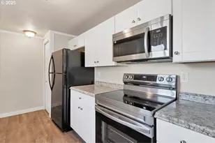 204 S 3rd St, Carlton, OR 97111 - Photo 13