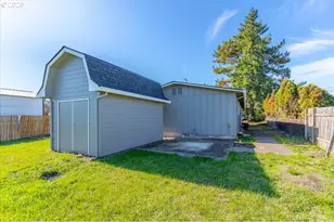 204 S 3rd St, Carlton, OR 97111 - Photo 35