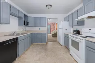 916 NE Douglas St, Newport, OR 97365 - Photo 23