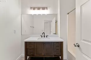15745 NE Beech St, Portland, OR 97230 - Photo 9