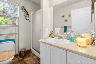 15745 NE Beech St, Portland, OR 97230 - Photo 11