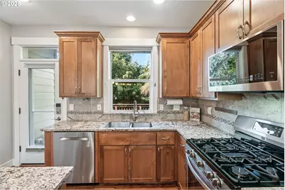 8917 N Haven Ave, Portland, OR 97203 - Photo 15