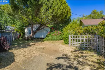 635 25th St, Myrtle Point, OR 97458 - Photo 7
