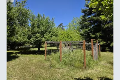 635 25th St, Myrtle Point, OR 97458 - Photo 11