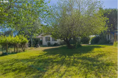 635 25th St, Myrtle Point, OR 97458 - Photo 5