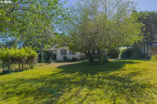 635 25th St, Myrtle Point, OR 97458 - Photo 5