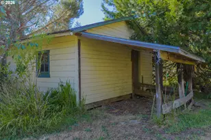 635 25th St, Myrtle Point, OR 97458 - Photo 9
