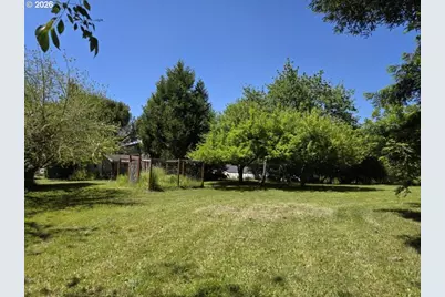 635 25th St, Myrtle Point, OR 97458 - Photo 13