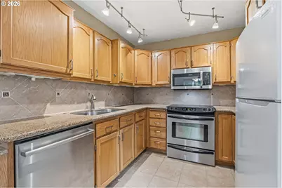 133 W Beacon Hill Dr, Longview, WA 98632 - Photo 3