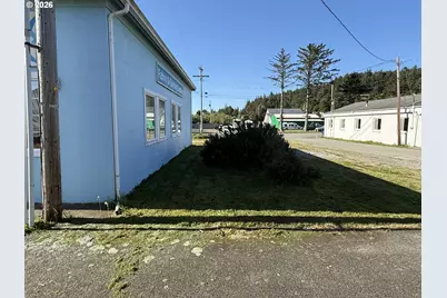 335 7th St, Port Orford, OR 97465 - Photo 5