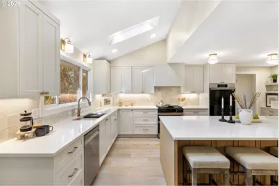 17706 Tree Top Way, Lake Oswego, OR 97034 - Photo 11