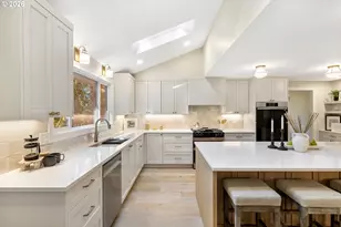 17706 Treetop Way, Lake Oswego, OR 97034 - Photo 11