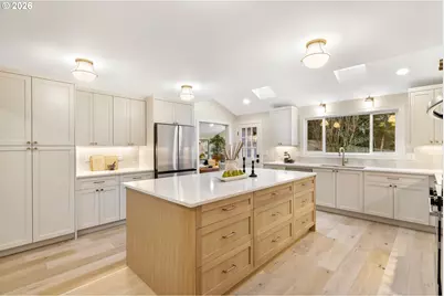 17706 Tree Top Way, Lake Oswego, OR 97034 - Photo 9