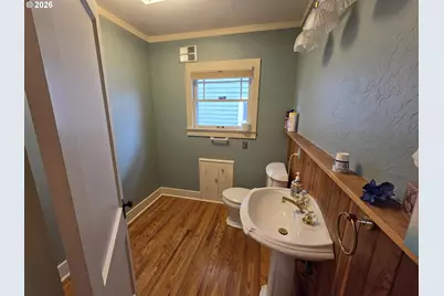1352 SE Cobb St, Roseburg, OR 97470 - Photo 17