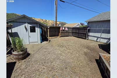 1352 SE Cobb St, Roseburg, OR 97470 - Photo 37