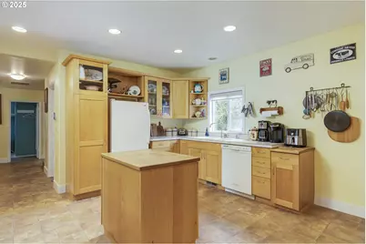 8205 SW Broadmead Rd, Amity, OR 97101 - Photo 11