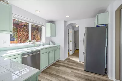 4852 Chameleon Ct NE, Salem, OR 97305 - Photo 9