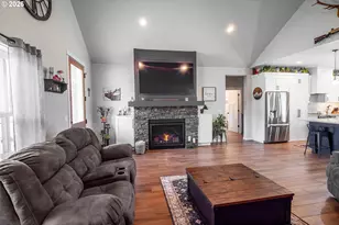 24883 Suttle Rd, Elmira, OR 97437 - Photo 13