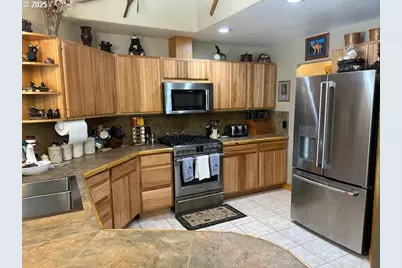 139957 Pine Creek Loop, Crescent Lake, OR 97733 - Photo 11