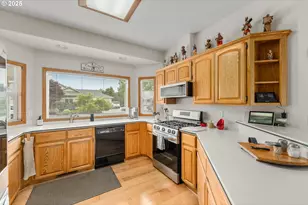 371 NW Rachel Lynn Wy, Roseburg, OR 97471 - Photo 9