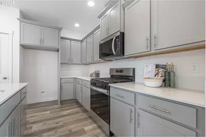 665 Parker Loop, Silverton, OR 97381 - Photo 9