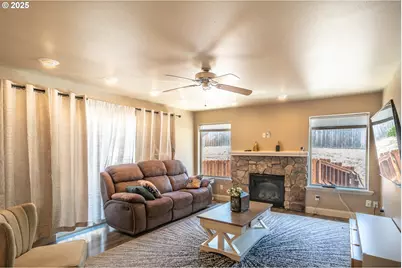 1592 NE Rocky Dr, Roseburg, OR 97470 - Photo 11