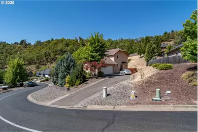 1592 NE Rocky Dr, Roseburg, OR 97470 - Photo 37