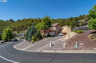 1592 NE Rocky Dr, Roseburg, OR 97470 - Photo 37