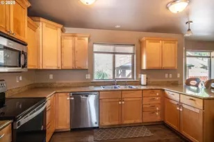 1592 NE Rocky Dr, Roseburg, OR 97470 - Photo 7