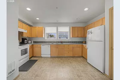 3233 SE 122 #D, Portland, OR 97236 - Photo 5