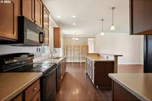 547 SW Georgetown Way, Beaverton, OR 97006 - Photo 11