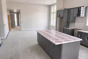 981 W Washington St, Carlton, OR 97111 - Photo 3
