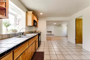 280 Regal Ct, Eugene, OR 97401 - Photo 37
