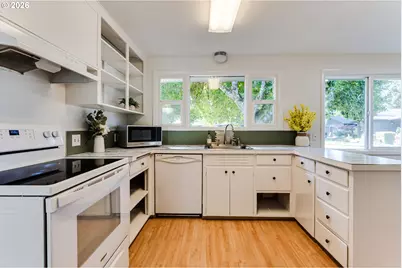 280 Regal Ct, Eugene, OR 97401 - Photo 15