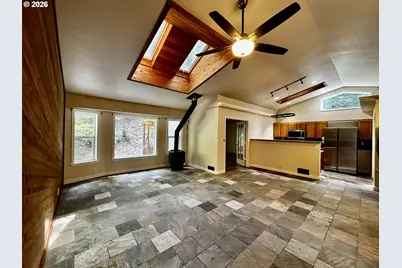 867 S 71st St, Springfield, OR 97478 - Photo 17