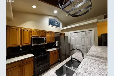 867 S 71st St, Springfield, OR 97478 - Photo 23