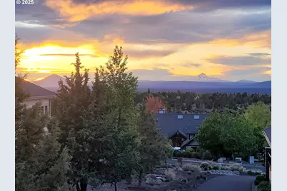 10715 Rockside Ct, Redmond, OR 97756 - Photo 11