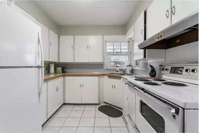 706 SE 135th Ave, Portland, OR 97233 - Photo 7