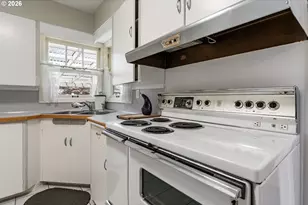 706 SE 135th Ave, Portland, OR 97233 - Photo 9