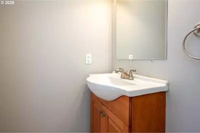 1520 N Maple St, Canby, OR 97013 - Photo 9
