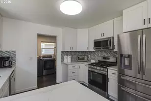 12410 NE Morris St, Portland, OR 97230 - Photo 13