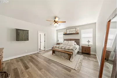 200 Hatfield Dr, Roseburg, OR 97470 - Photo 15