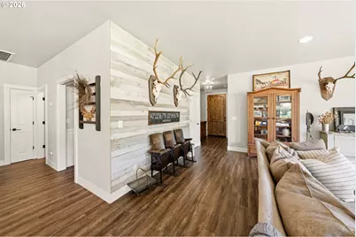 200 Hatfield Dr, Roseburg, OR 97470 - Photo 3