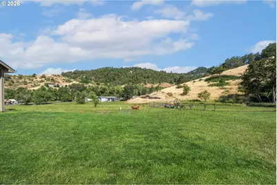 200 Hatfield Dr, Roseburg, OR 97470 - Photo 37