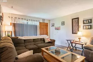 1016 Oak St, Kelso, WA 98626 - Photo 5