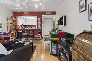 6625 W Burnside St, Portland, OR 97210 - Photo 11